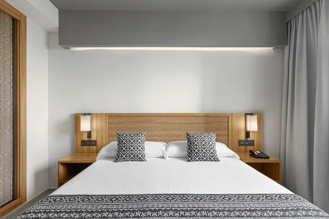 غرفة عائلية بسرير كينج مع أريكة، Hotel Riu Palace Santa Maria - All Inclusive 1/3