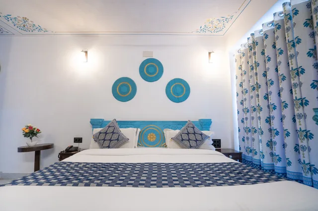 غرفة بريميوم بسرير مزدوج بإطلالة على البحيرة بشرفة، The Lake View Hotel – On Lake Pichola 9/10