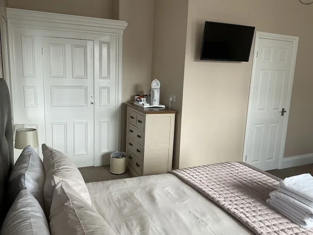 جناح بسرير كينج وسرير فردي، Glenora Guest House 5/6