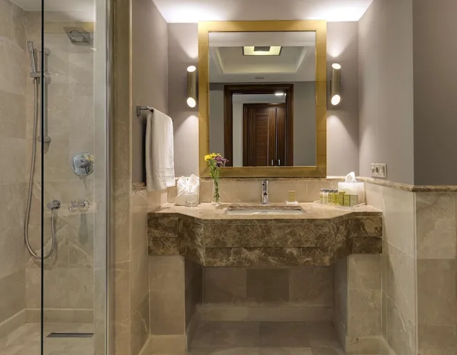 غرفة ركنية بسرير مزدوج بإطلالة على البحيرة، Doubletree By Hilton Hotel Van 10/10