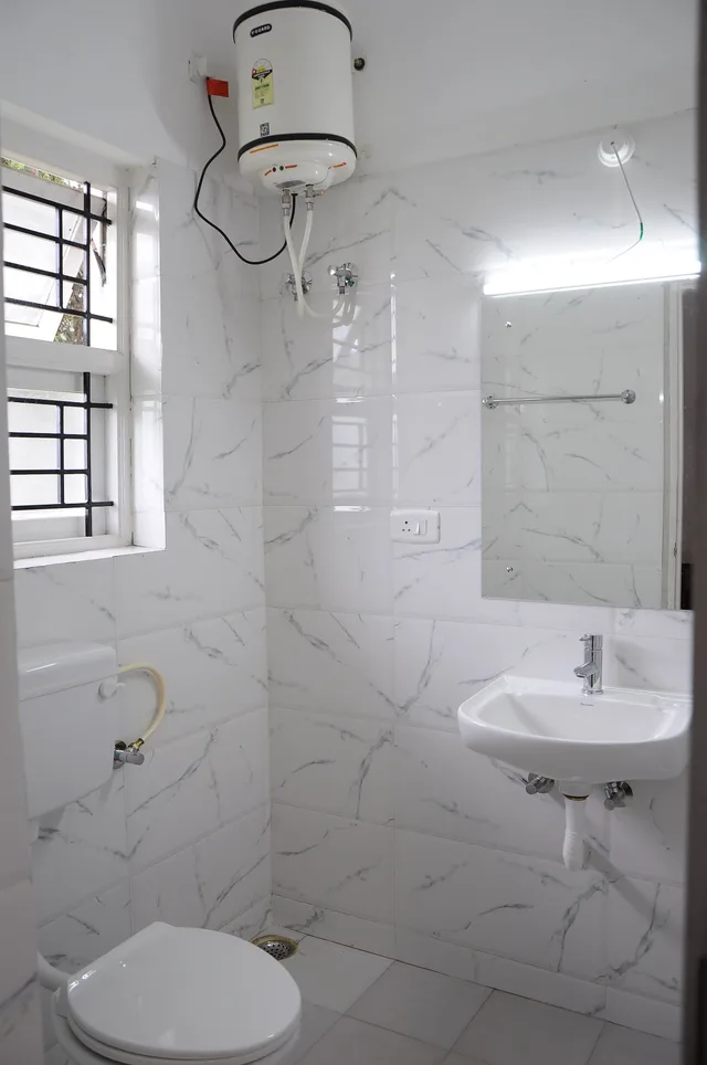 غرفة بسرير كينج بإطلالة على الحديقة، Rose Park Residency 2/2