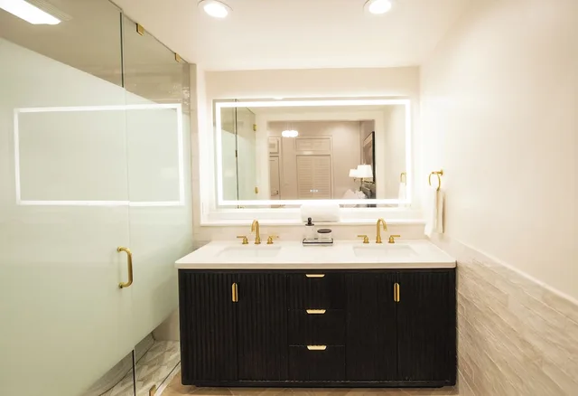 غرفة قياسية بسرير كينج، The Garden District Hotel 7/7