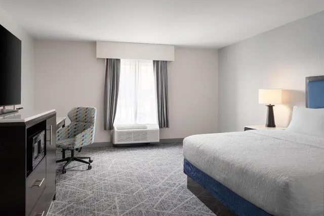غرفة بسرير كينج بحوض جاكوزي لذوي الإعاقة، Hampton Inn Augusta Fort Eisenhower 2/6