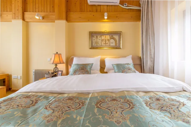 Deluxe, Suite, 2 King Beds, C'est La Vie Boutique Inn 5/6