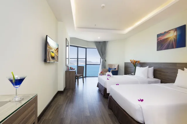 Deluxe, King Bed, Partial Sea View, Balcony, Xavia Hotel 5/9
