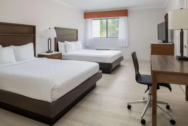 غرفة بسريرين كوين، Best Western Plus All Suites Inn 1/5