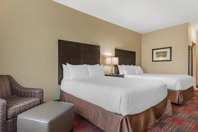 Room, Queen Bed, Best Western Plus Red Deer Inn and Suites 3/6