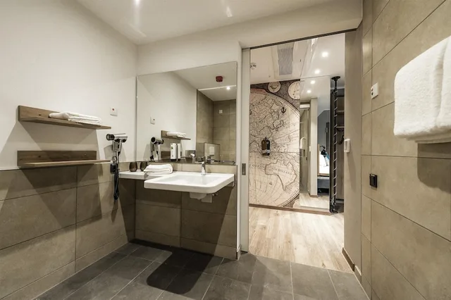 غرفة سوبيريور بسرير كوين، HARBR. hotel Konstanz 8/8
