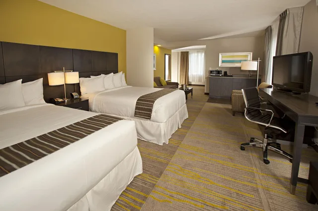 Superior, Suite, Multiple Beds، Comfort Suites Miami Airport North 1/6