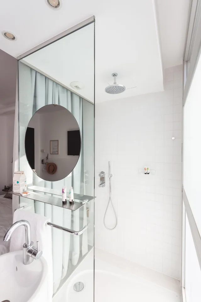غرفة قياسية ثلاثية بسرير مزدوج وسرير فردي، Casa Lit Barcelona by Ona 7/8
