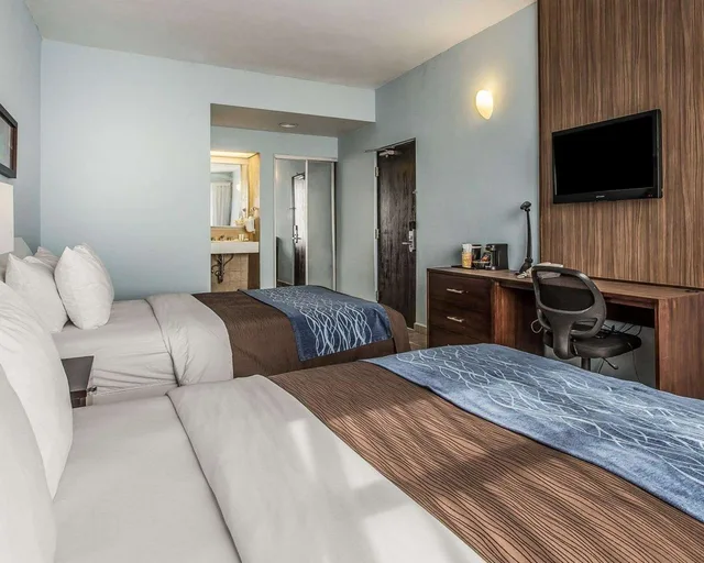 غرفة بسريرين كوين، Comfort Inn & Suites Levittown PR 2/3