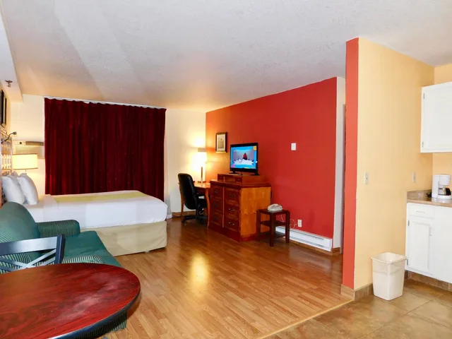 جناح ديلوكس بسريرين كوين بغرفة نوم واحدة بمطبخ، Americas Best Value Inn Suites Anchorage Airport 7/7