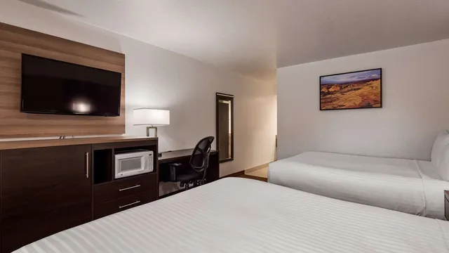 غرفة بسريرين كوين يُسمح فيها بالحيوانات الأليفة لذوي الإعاقة، Best Western Santa Rosa Inn 3/10