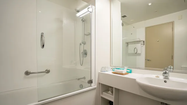 غرفة متصلة بسرير كينج وسريرين منفصلين، Scenic Hotel Dunedin City 3/3