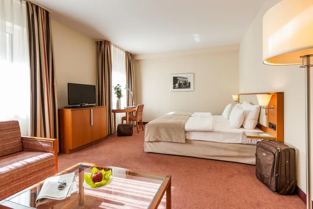 Privilege, Queen Bed, Mercure Hotel Dusseldorf City Center 2/5
