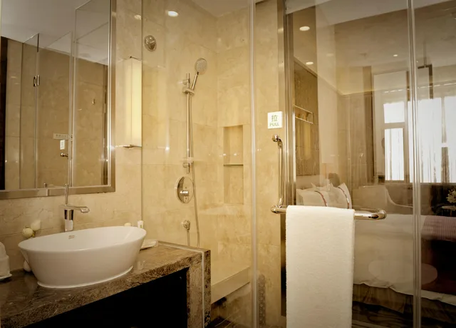 غرفة بريميوم بسرير كينج، Holiday Inn Xian Big Goose Pagoda 3/3