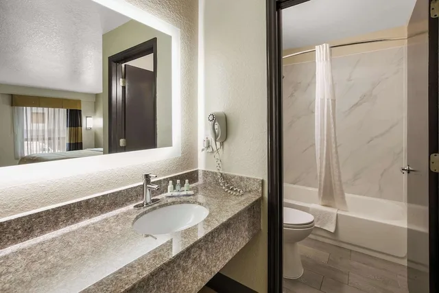 Standard, King Bed, Quality Inn Commerce at I-85 6/10