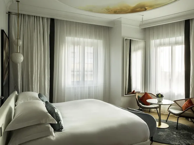 غرفة بريميوم فاخرة بسرير كينج، Sofitel Rome Villa Borghese Hotel 4/10