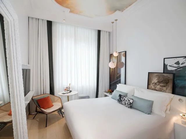غرفة فاخرة بسرير كوين، Sofitel Rome Villa Borghese Hotel 1/6