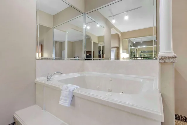 جناح بسرير كينج مع أريكة لذوي الإعاقة، Comfort Suites Houston NW - Vintage Park 7/7