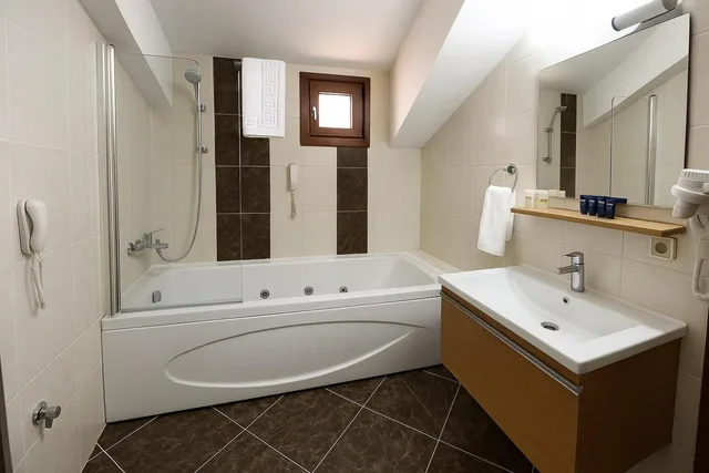 جناح بسرير مزدوج وسرير فردي، Grand Hotel Avcilar 5/6