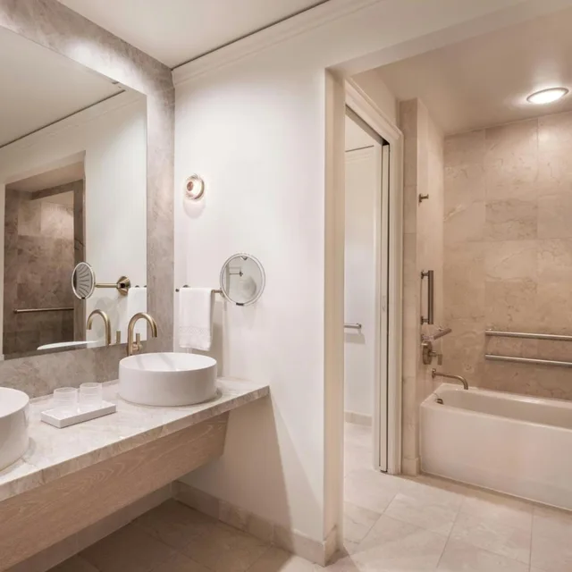 جناح بغرفة نوم واحدة بإطلالة جزئية على البحر، The Ritz Carlton Key Biscayne 4/7
