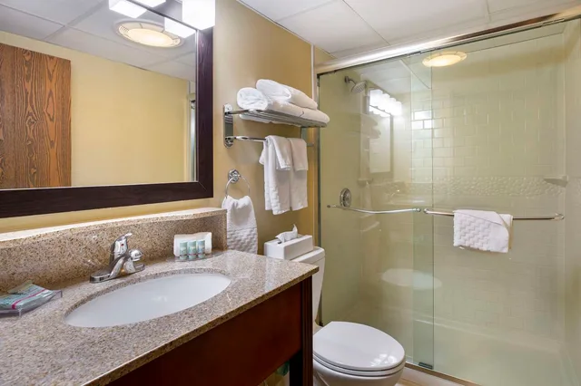 غرفة بسريرين كوين، Best Western The Inn at Sharon/Foxboro 2/2