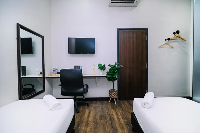 غرفة قياسية بسرير كوين، Swing & Pillows at Kota Kemuning Selangor 2/3