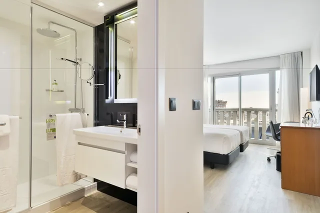 استوديو بسرير مزدوج بشرفة، Innside by Melia Barcelona Apolo 9/9