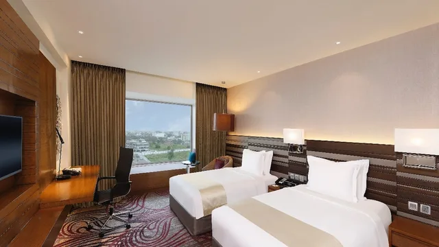 غرفة قياسية بسريرين منفصلين للمدخنين، Holiday Inn Jaipur City Centre by IHG 1/7