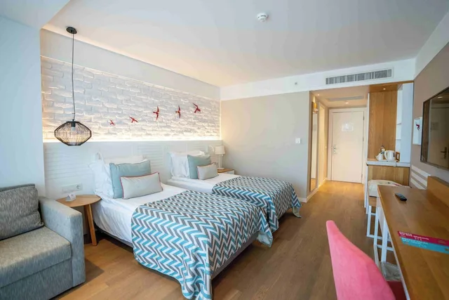 Superior, Double Bed, Lateral Side Sea View، Akra Kemer 1/2