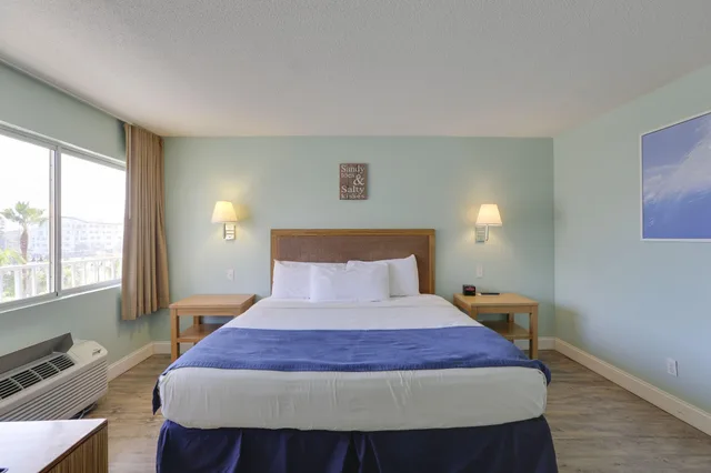 Room, King Bed, Beachview Inn Clearwater Beach 1/2