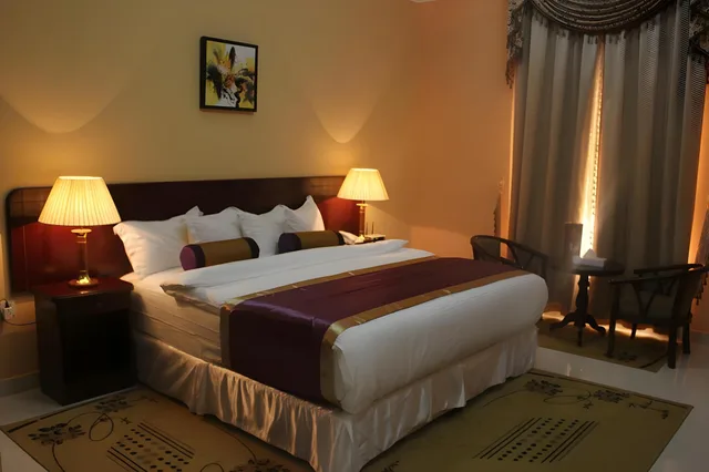 غرفة تنفيذية، Royal Garden Hotel 1/1