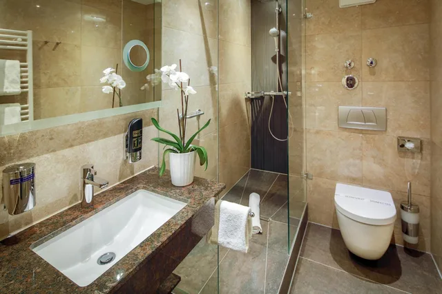 غرفة ثلاثية، Hotel Burgschmiet 8/10
