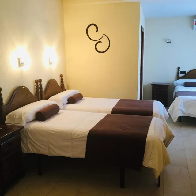 غرفة بسرير مزدوج مع سرير إضافي، Hotel Emperatriz Ii 8/9