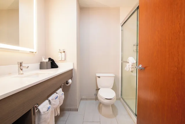 غرفة قياسية بسريرين كوين، Holiday Inn Express Hotel Suites College Station 7/9