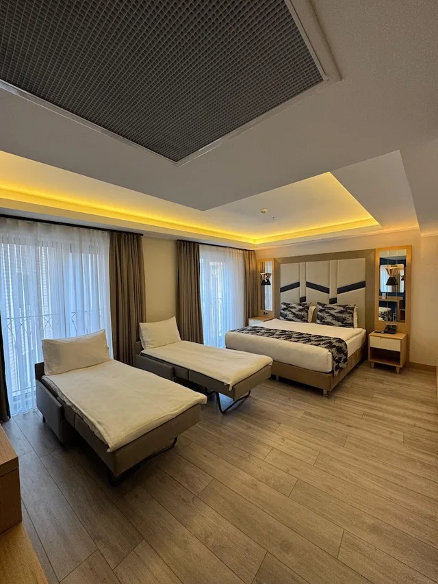 Family, Quadruple, Queen Bed, 2 Sofa, Downtown Sirkeci Hotel 4/10