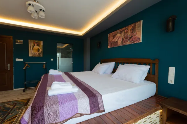 غرفة غراند ديلوكس بسرير كينج، Rebetika Hotel 2/8