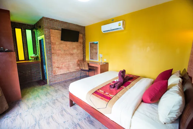 1 Bedroom, Classic, King Bed, Balcony, Pongphen Guesthouse 4/10