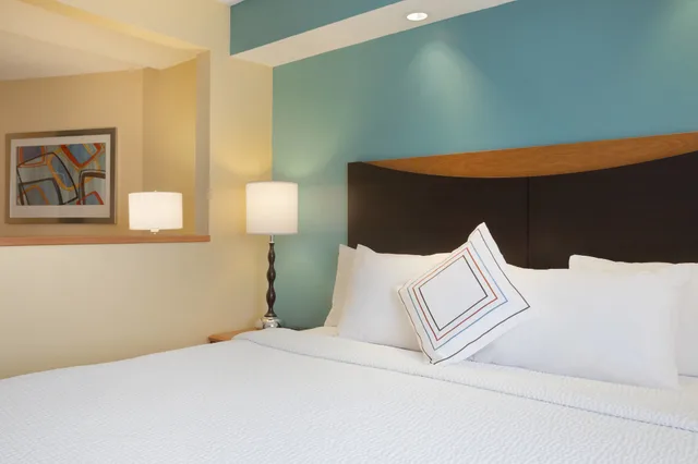 جناح تنفيذي بسرير كينج مع أريكة، Fairfield Inn And Suites Minneapolis St Paul Roseville 1/4