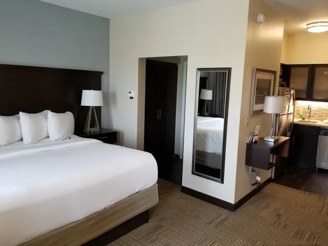 Studio, Suite, Queen Bed, STAYBRIDGE SUITES TOLEDO - ROSSFORD - PERRYSBURG 1/2