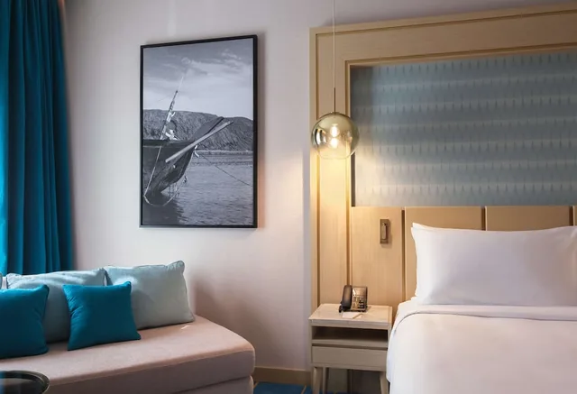 غرفة سوبيريور بسريرين منفصلين بإطلالة على المسبح، Maani Muscat Hotel & Suites 4/8