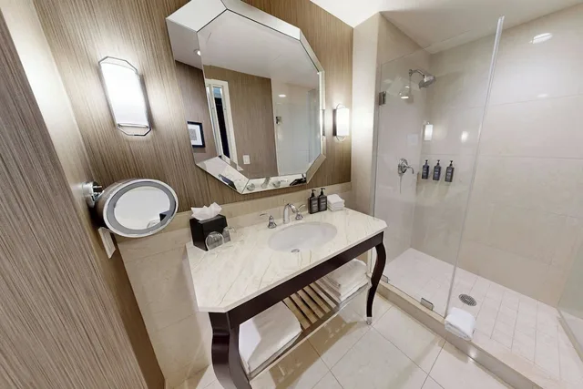 غرفة بريميوم بسرير كينج، SHERATON MCKINNEY HOTEL 10/10