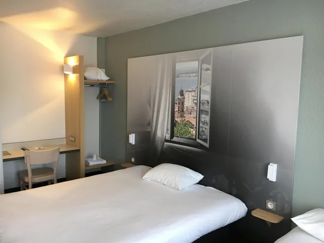 غرفة كومفورت بسرير كوين، B&B Hotel Villeneuve Loubet Village 3/9