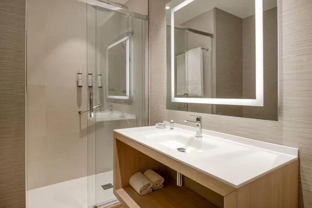 غرفة بسرير كوين، AC Hotel Som by Marriott 14/14