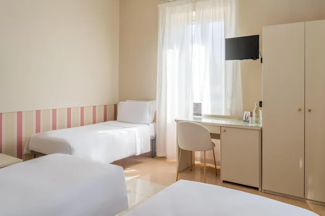 غرفة ديلوكس ثلاثية بسرير كوين وسرير فردي، Hotel Parker Roma 1/4