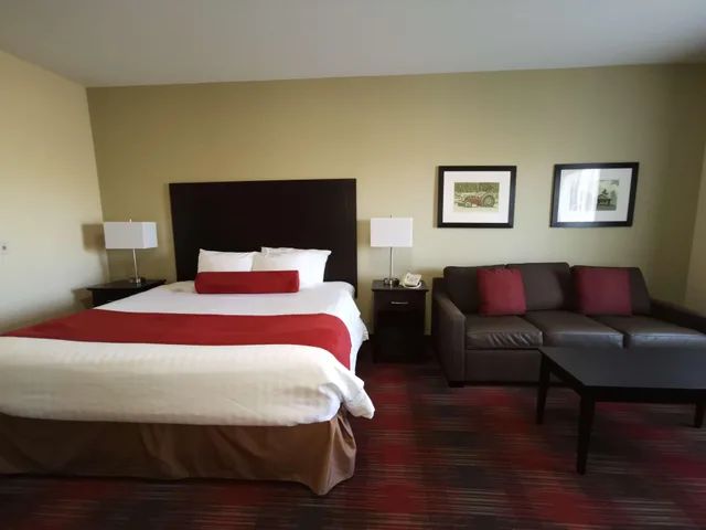 غرفة بسرير كينج، Best Western Plus Red Deer Inn and Suites 3/4