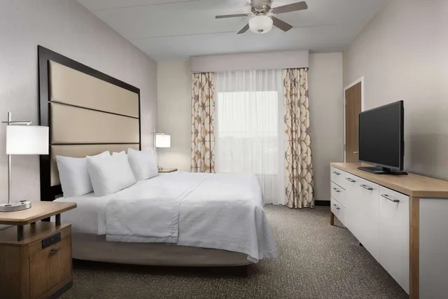 2 Bedrooms, Suite, 1 King and 2 Queen Beds, Homewood Suites by Hilton York 1/4