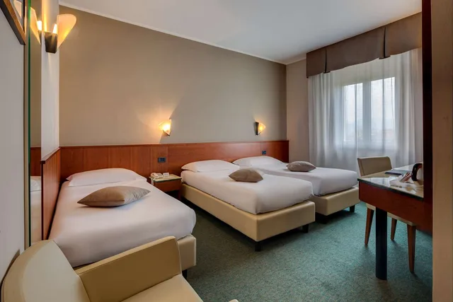 غرفة كلاسيكية بسرير فردي وسرير كوين، Best Western Hotel Turismo 3/3