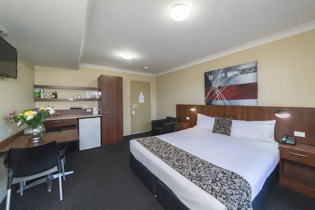 غرفة بسرير كينج لذوي الإعاقة، ROCKY RESORT MOTOR INN 3/5